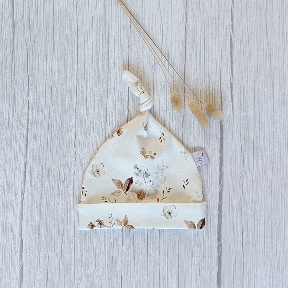 JASMIN Knopfmütze in cremefarbe - Handmade - ALBAY