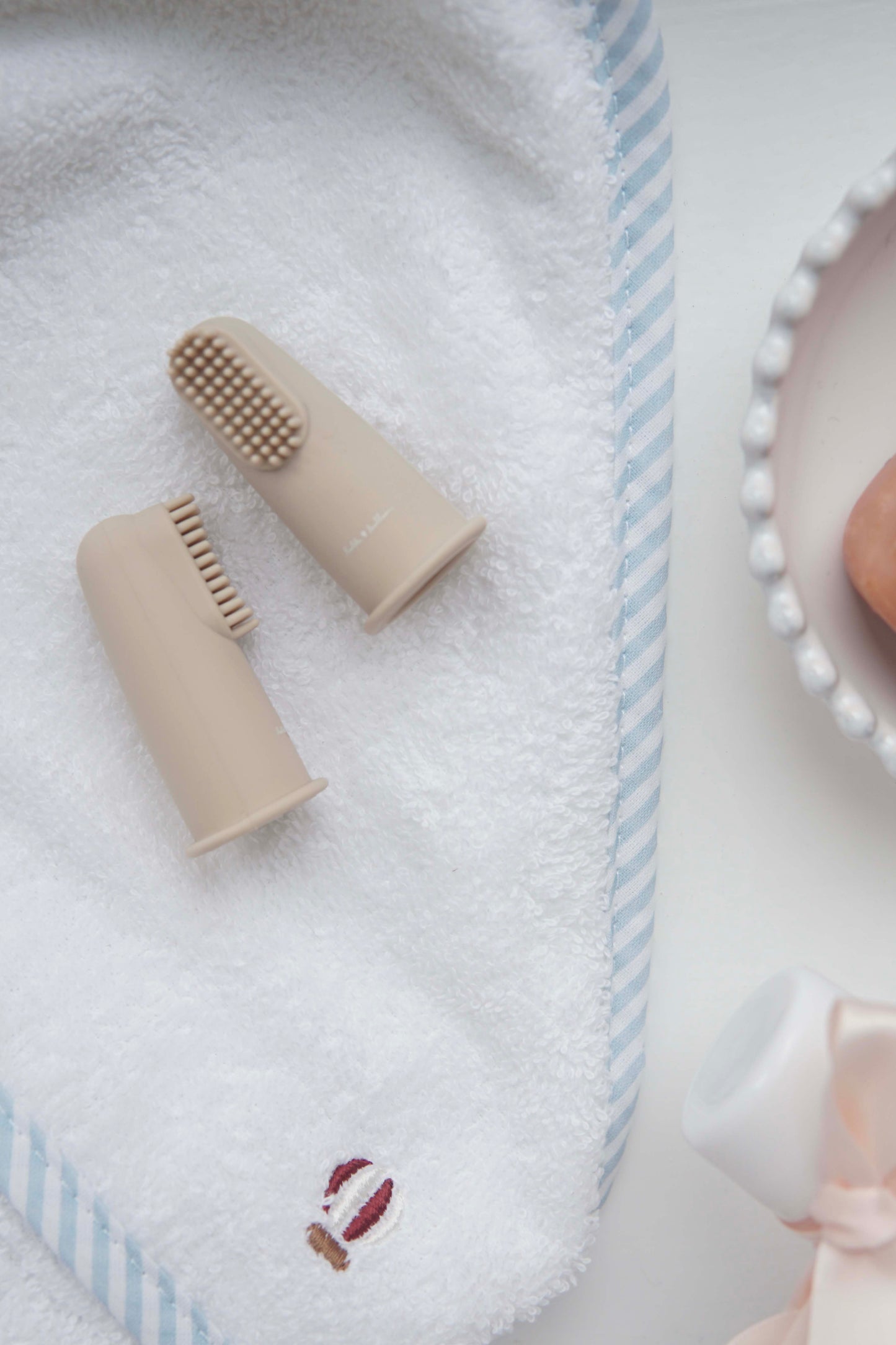 BOBBI Fingerzahnbürste aus Silikon in beige 2 Stück - ALBAY