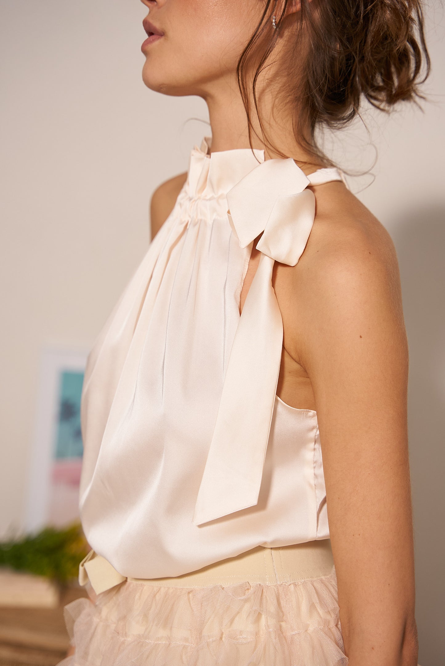 ELISABETH Satin-Top mit Schleife am Kragen in champagner