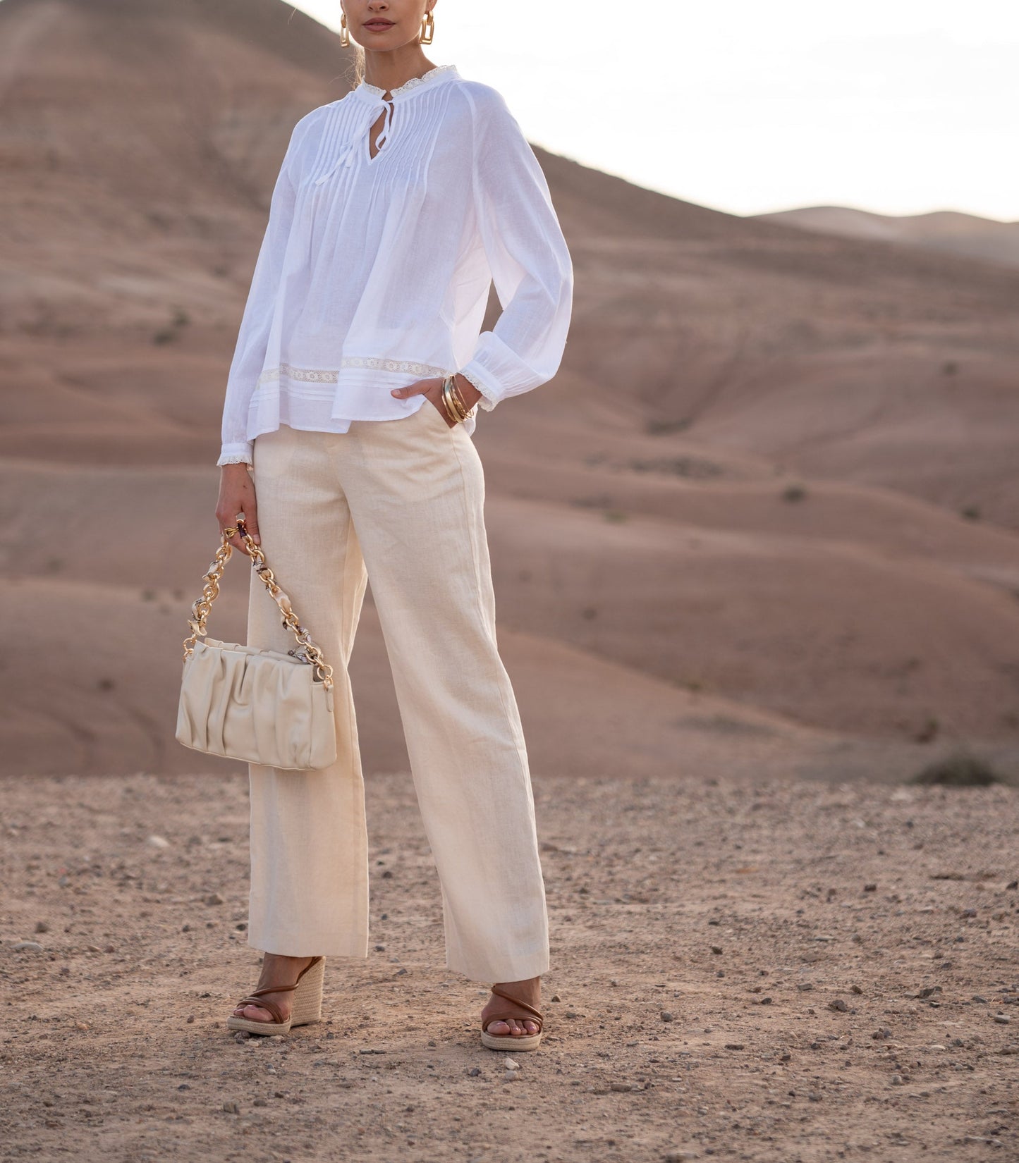 ATENA Leinenbluse mit Rüschenkragen und Schleifenband in weiß