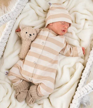 LIMA Strampler mit Mütze als Set in weiß und beigen Streifen - ALBAY