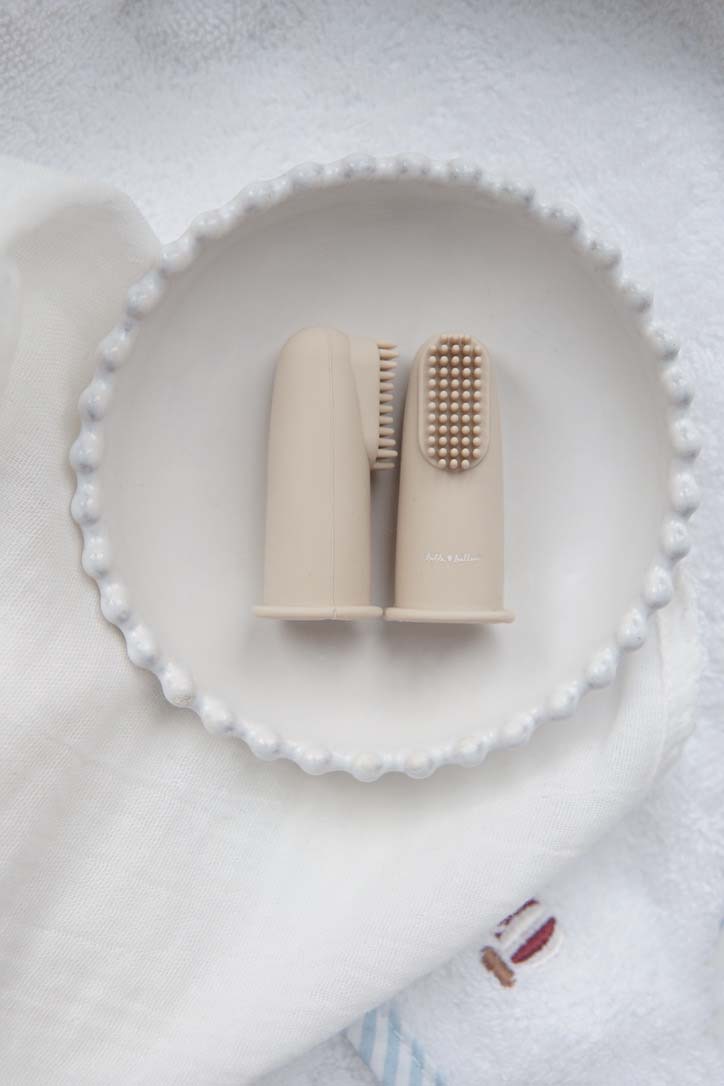 BOBBI Fingerzahnbürste aus Silikon in beige 2 Stück - ALBAY