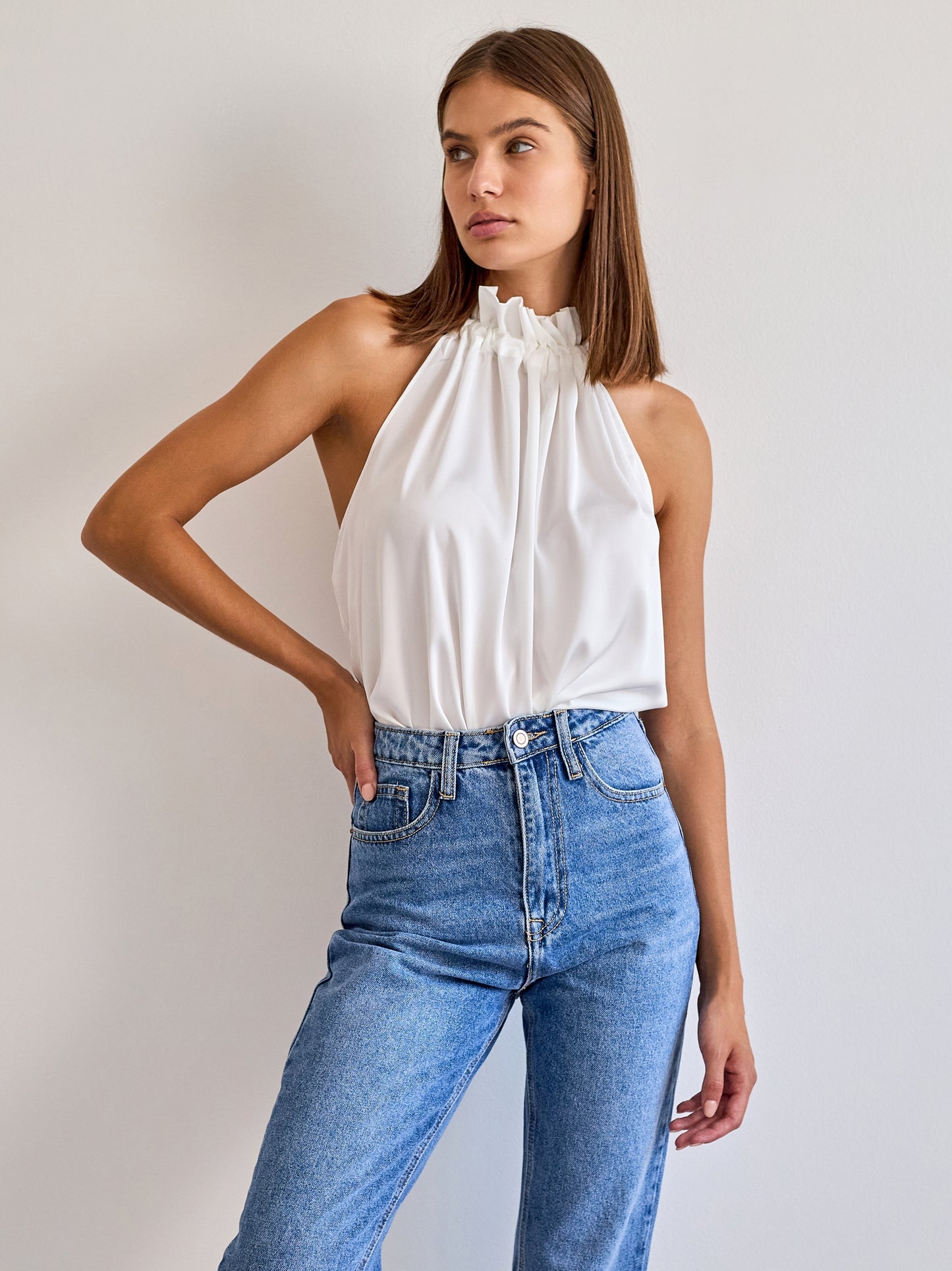 ELISABETH Satin-Top mit Schleife am Kragen in weiß