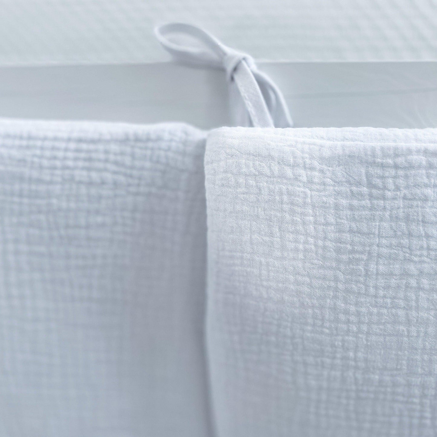 Bettumrandung Musselin für Babybett & Beistellbett – Weich, Sicher & Handgefertigt