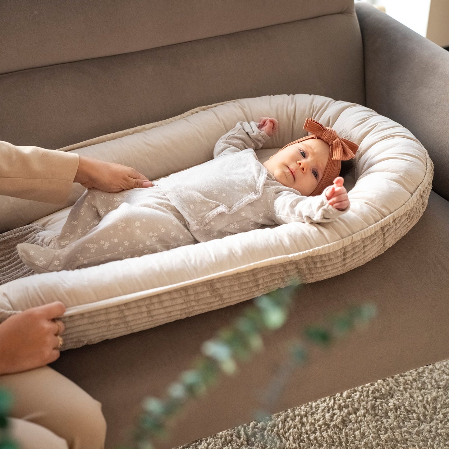 Babynestchen Cord  – Mitwachsender weicher Baby-Kokon