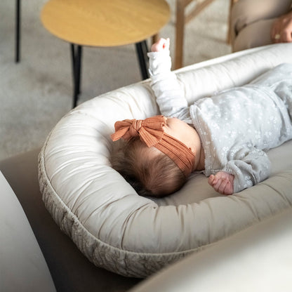 Babynestchen Cord  – Mitwachsender weicher Baby-Kokon