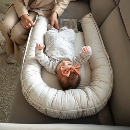 Babynestchen Cord  – Mitwachsender weicher Baby-Kokon