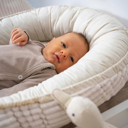Babynestchen Cord  – Mitwachsender weicher Baby-Kokon