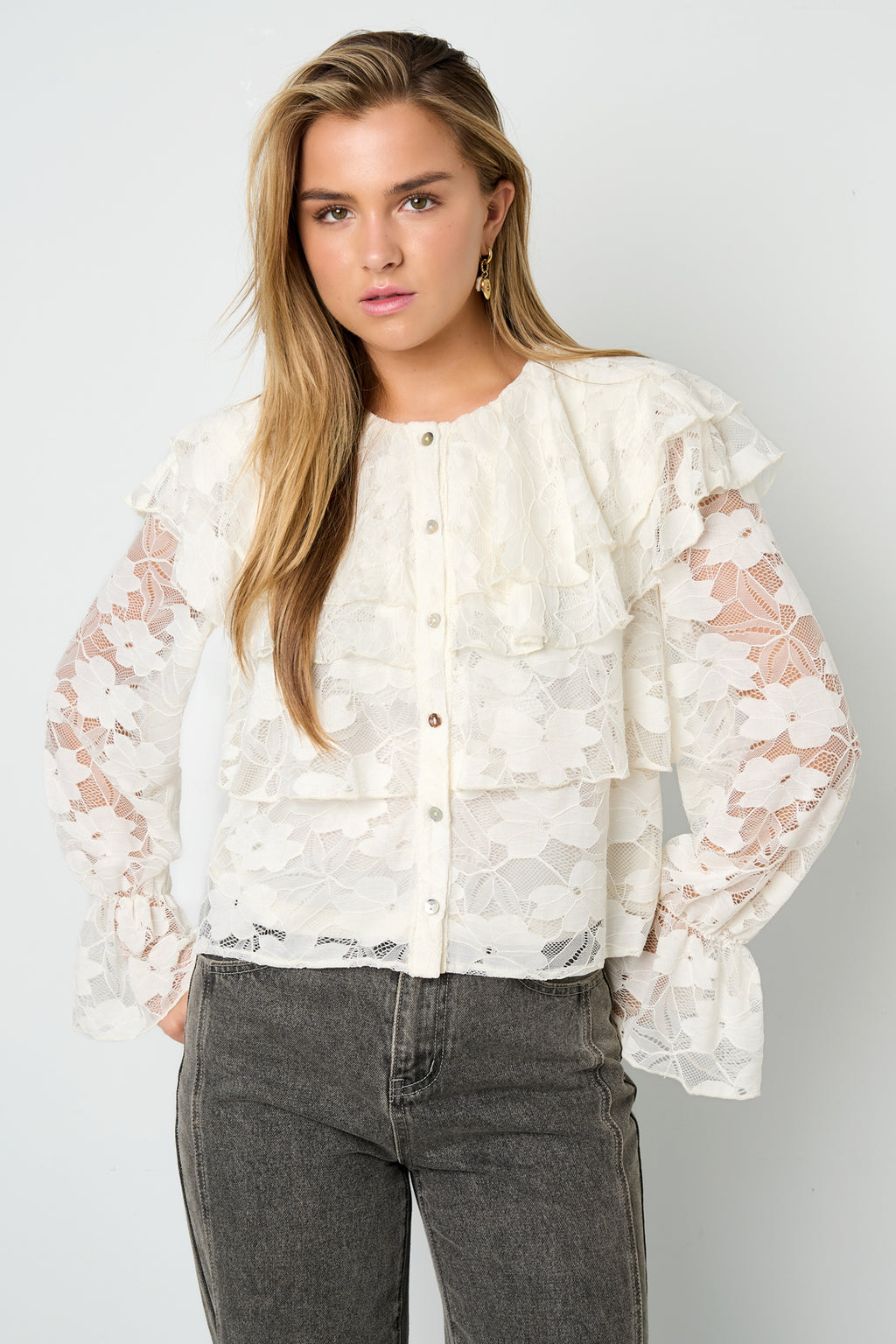 Gewebte Polyesterfaser Damen-Bluse Elegantes Blumenmuster Spitzenpaneel