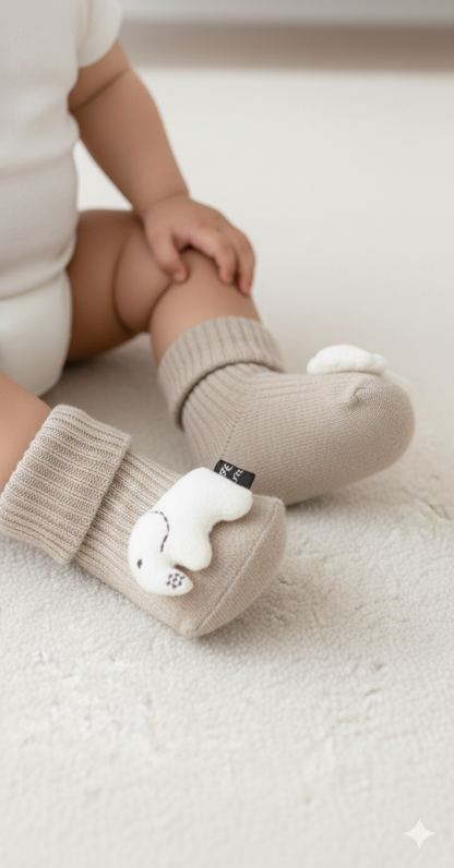 ELEFANT Baby Socken in dunkelbeige-creme