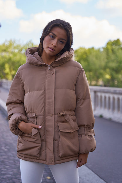 LEA kurze Oversize-Parka Jacke mit Kapuze in kamel