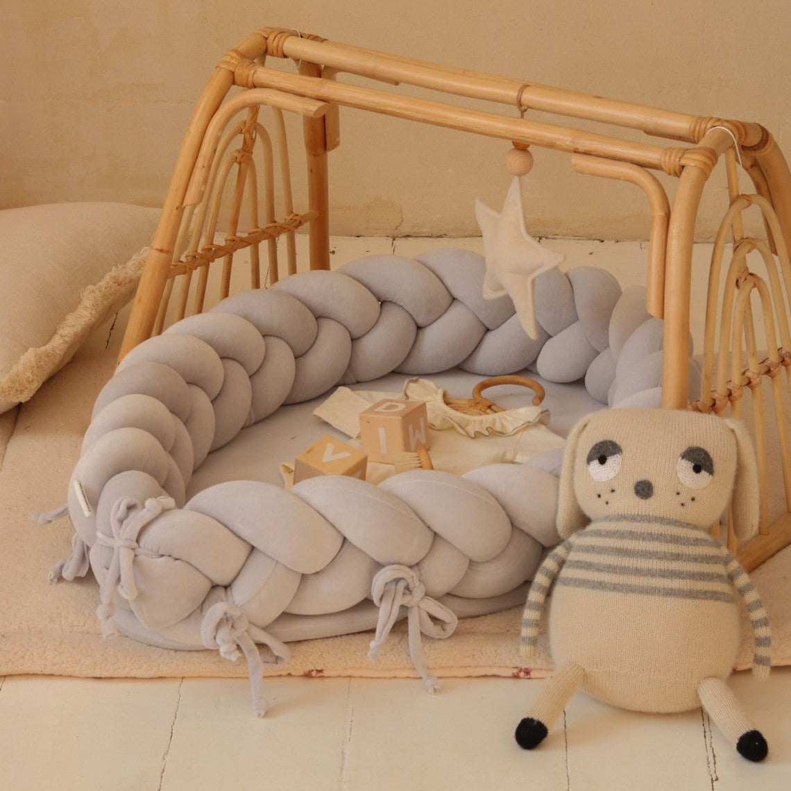 Babynestchen 2-in-1 – Kuscheliger Baby-Kokon & Bettumrandung